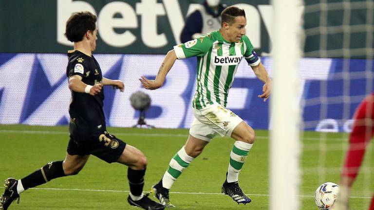 Andrés Guardado jugó por el Betis frente al Alavés.