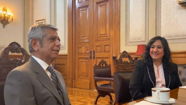 Roberto Salcedo Aquino, nuevo titular de la Secretaría de la Función Pública, junto a Irma Eréndira Sandoval Ballesteros.