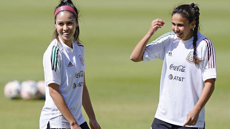 El combinado de Mónica Vergara ya partió de México rumbo al viejo continente.