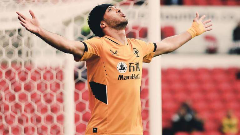Raúl Jiménez se está enrachando en la delantera del Wolverhampton.