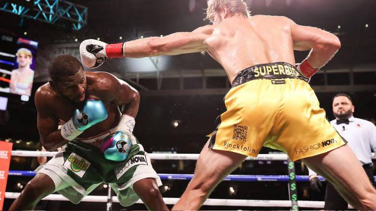 Mayweather eludió todo lo que Paul le mandó.