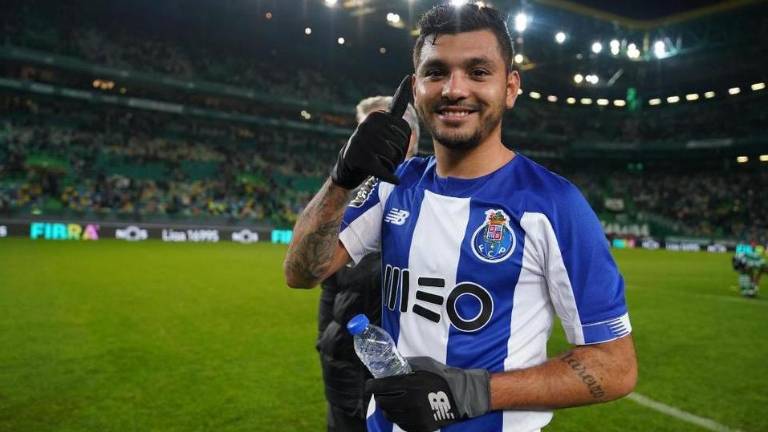 “Tecatito” Corona podría continuar su camino en el futbol español.