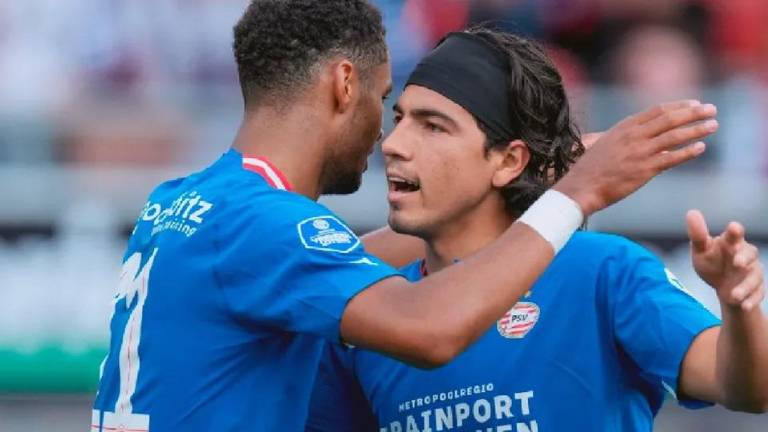 Erick Gutiérrez se encontró con un balón en la salida de Excelsior.