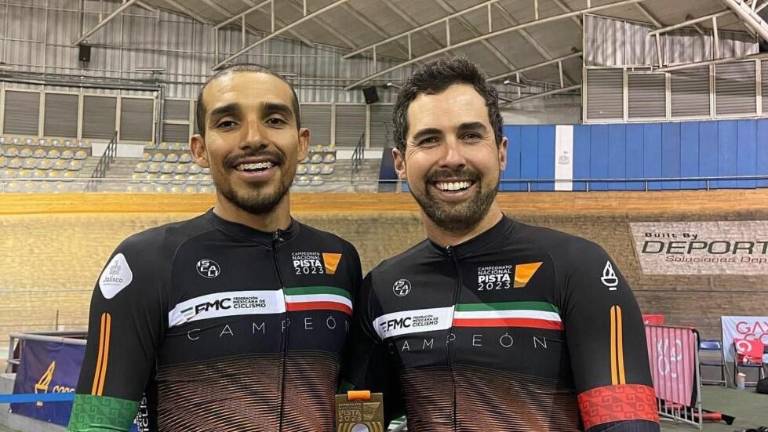 Los corredores del equipo mazatleco realizan un tiempo de 4’14’’68 para llevarse el oro.