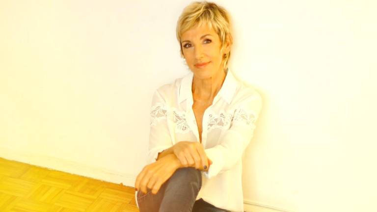 Ana Torroja anuncia que este 2 de julio, lanzará nuevo disco en que hace dueto con Alaska.