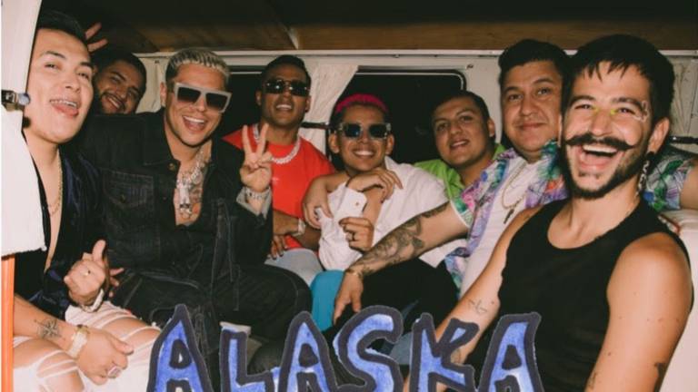 Hacen mancuerna Grupo Firme y el cantante Camilo.