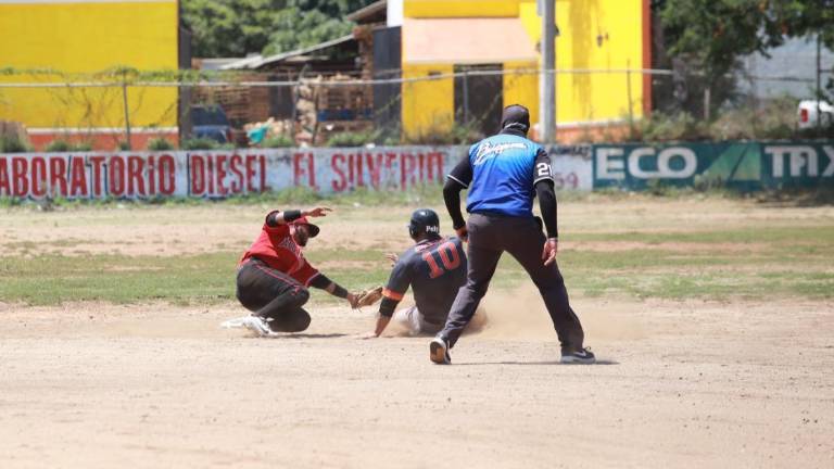Intensas acciones se celebran en el beisbol de Transportista.