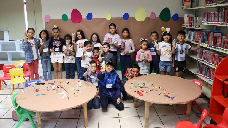 Más de 30 niños participan en el taller.