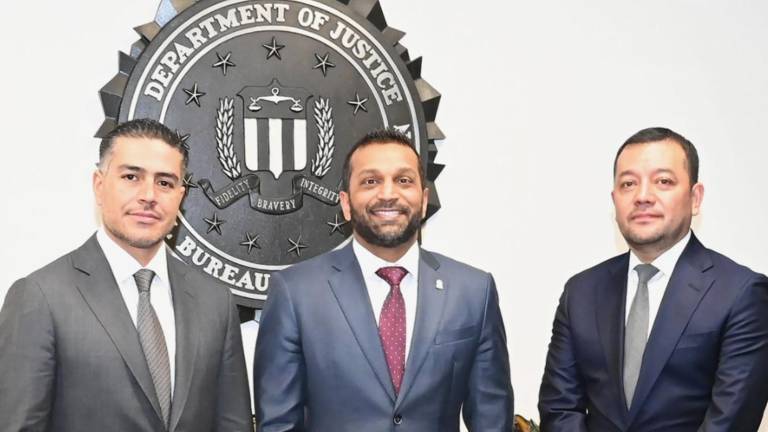 García Harfuch se reunió con el director del FBI de EU, Kash Patel, en la sede del Buró Federal de Investigación.