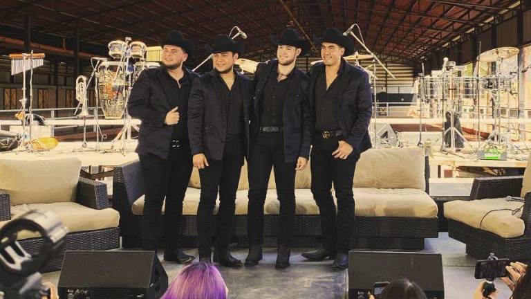 El grupo Calibre 50 presenta a su nuevo integrante Tony Elizondo.
