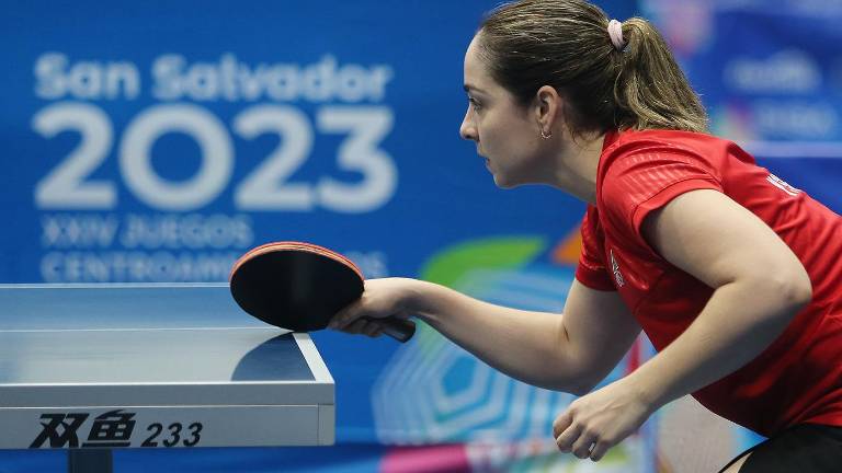 Yadira Silva, seleccionada nacional de tenis de mesa durante su participación en San Salvador 2023.