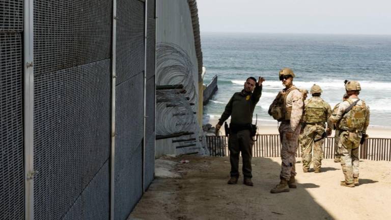 El Gobierno de Estados Unidos ha enviado a la frontera con México más militares para impedir el paso de migrantes y de drogas.