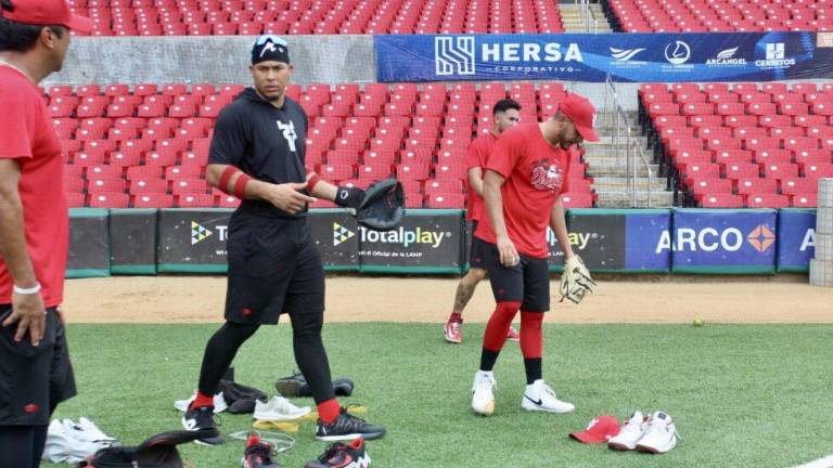 Víctor Morales (derecha) junto a Carlos Castro, en el campamento de Venados de Mazatlán.