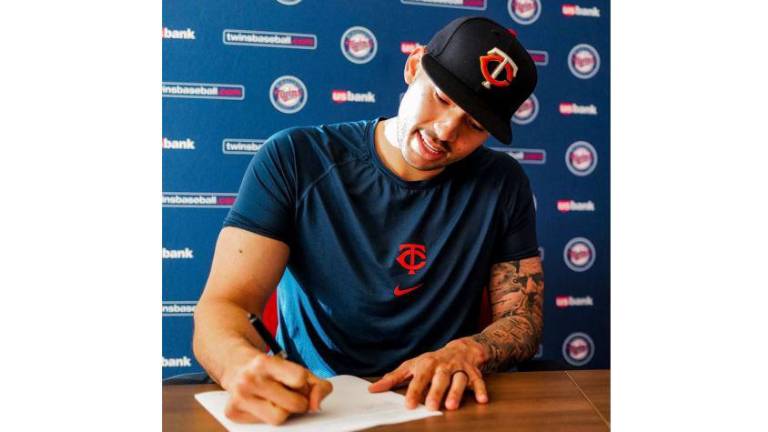 Carlos Correa ya es oficialmente pelotero de los Mellizos de Minnesota.