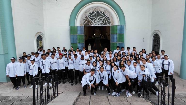 Los deportistas celebran la eucaristía en la Parroquia de Cristo Rey.