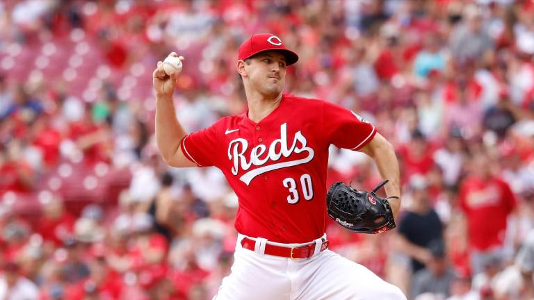 Tyler Mahle estuvo dominante en el encuentro ante los Piratas de Pittsburgh.