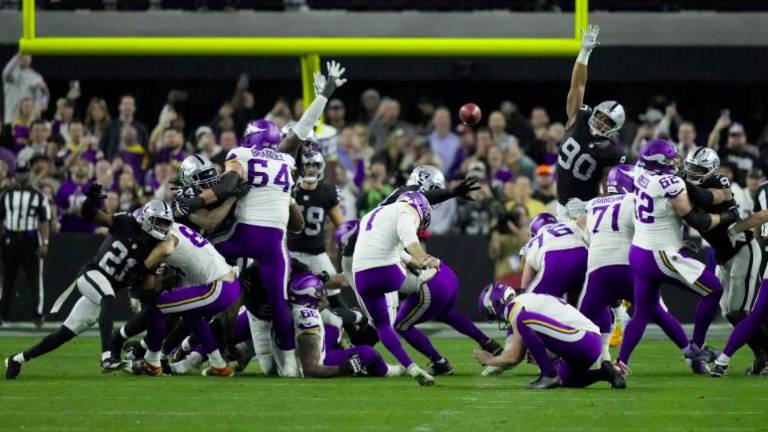 Con este gol de campo, Greg Joseph le dio la victoria a los Minnesota Vikings.