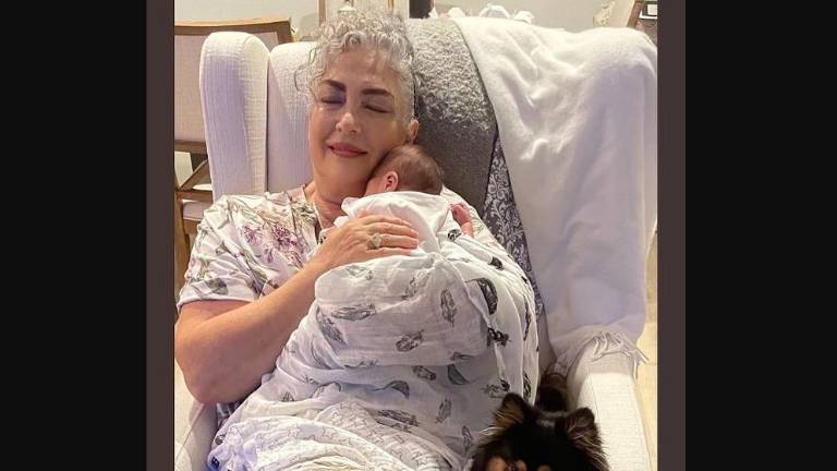 Amanda Miguel con su nieto Lucca.