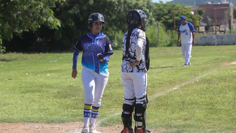 Intensa estuvo la jornada del softbol en el Club Chololos.