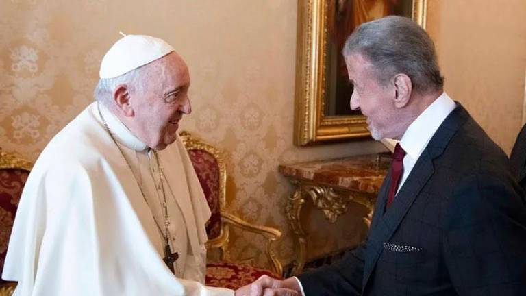 El papa Francisco recibe a Sylvester Stallone.
