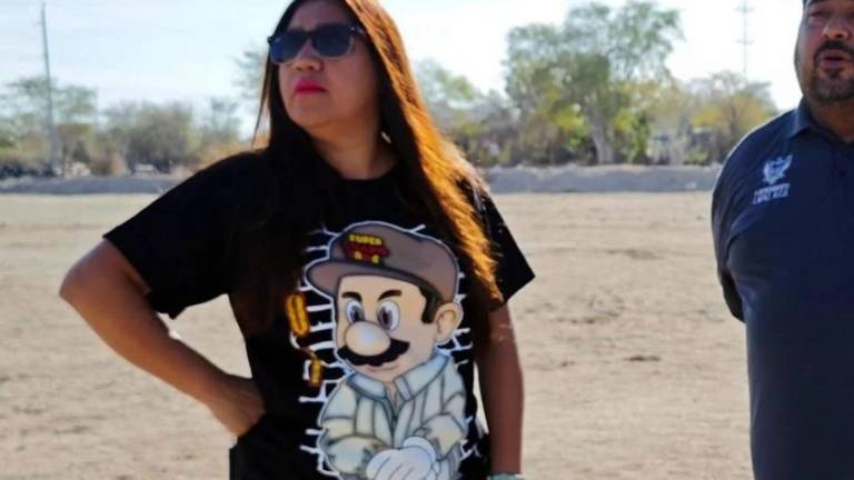 La regidora María Aguilar Mendoza participó en eventos públicos con una camiseta que hace alusión al capo Joaquín Guzmán Loera.