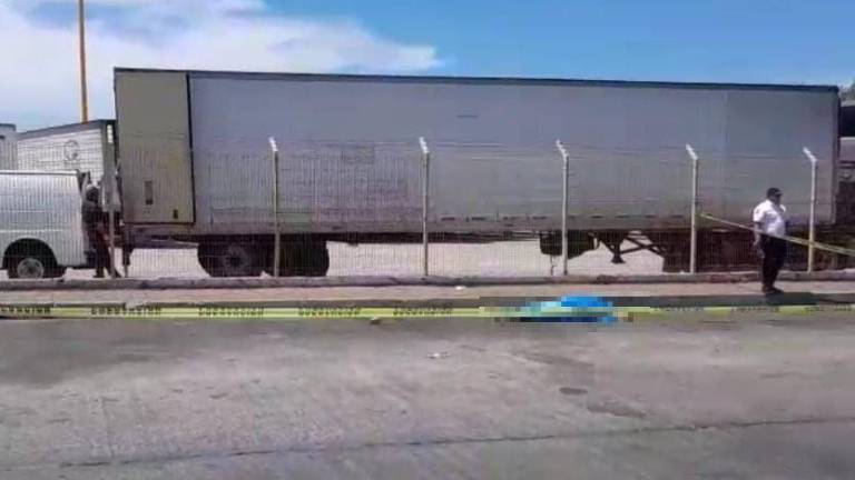 Armando de 61 años, falleció tras ser arrollado de manera accidental por un tráiler en Mazatlán.