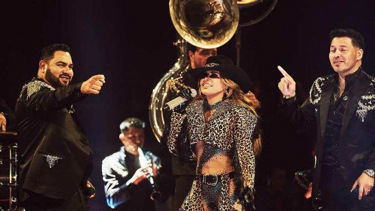 La Banda MS compartió el escenario con Gloria Trevi en Premios Lo Nuestro.