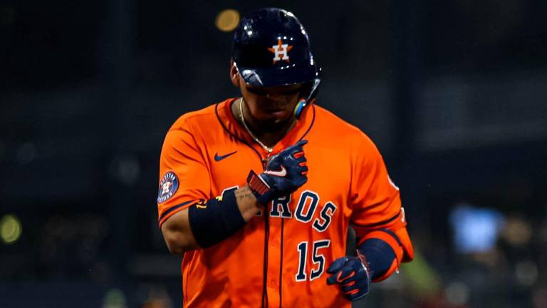 Isaac Paredes descarta cirugía y apuesta por regresar con Astros en 2025.