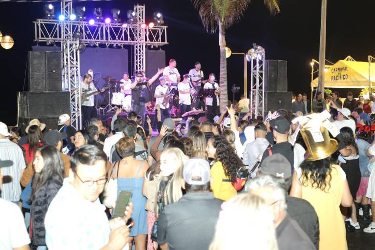 Vibra Olas Altas con la segunda noche del Carnaval de Mazatlán 2025
