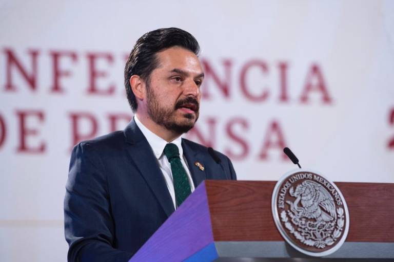 Sheinbaum desmiente salida de Zoé Robledo del IMSS