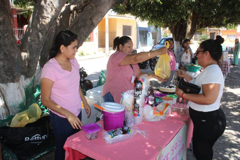 Vecinos apoyan muestra gastronómica tras cancelación de turistas en Chametla