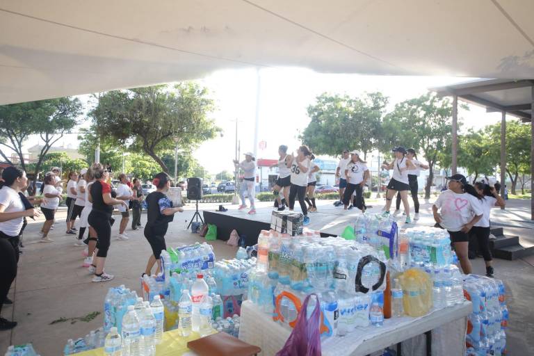 Master Class de Zumba reúne apoyo para madres buscadoras en Mazatlán