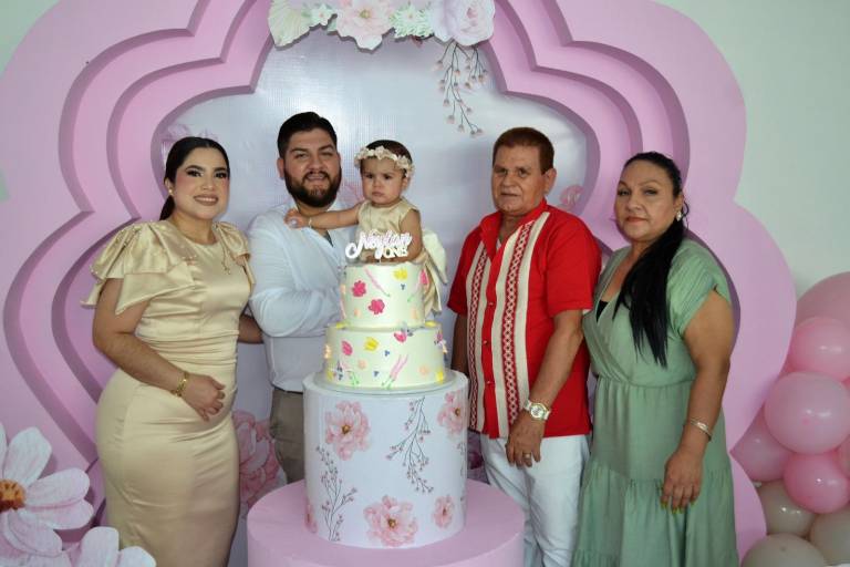 Recibe Neylan Carolina Amézquita Saldaña las aguas bautismales