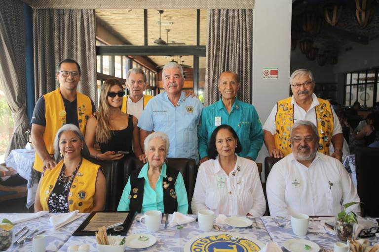 Reconocen a ‘leones’ mazatlecos por su dedicación y servicio
