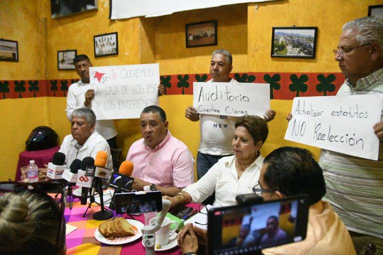 Jubilados acusan corrupción en el STASAC; señalan favores irregulares a esposa de dirigente sindical