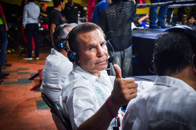 Celebran sinaloenses el triunfo del pugilista Marco Verde en su debut en México