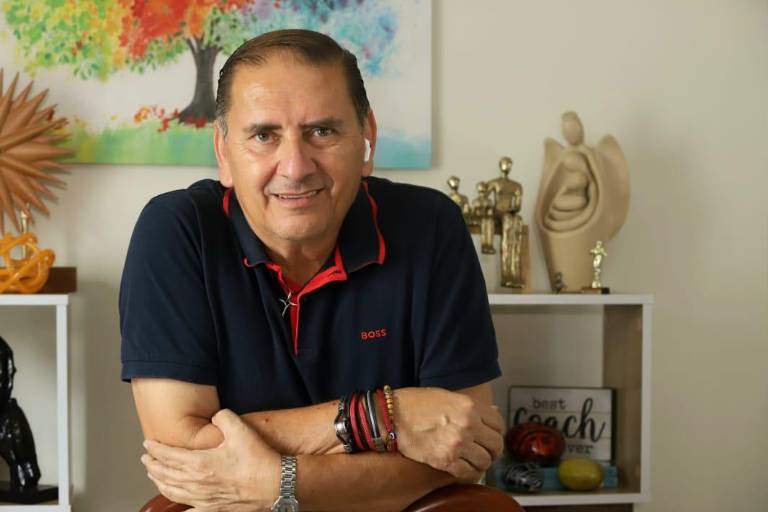 Óscar García Osuna: 37 años diciendo ‘sí’ a la educación, al arte de ayudar y a tocar almas