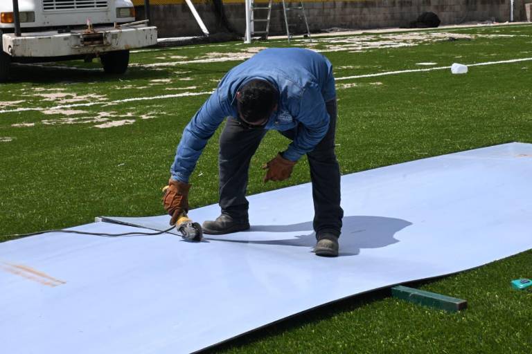 Lomas del Ébano se renueva: cancha de futbol entra en fase final de rehabilitación