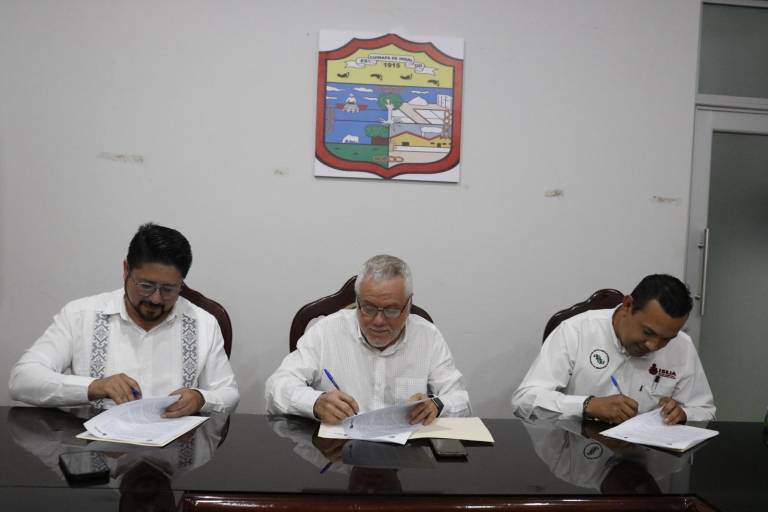Ayuntamiento de Escuinapa firma convenio con ISEJA para combatir el analfabetismo entre servidores públicos