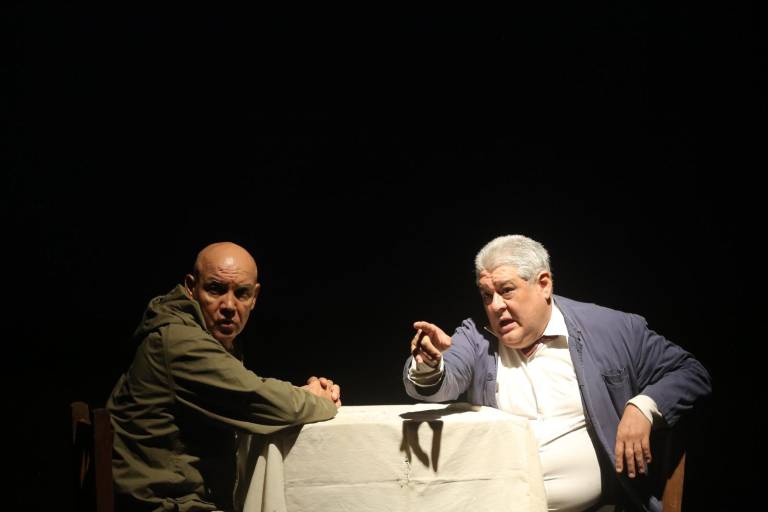 La puesta en escena “La razón blindada” se presenta en el Teatro Antonio Haas de Mazatlán.