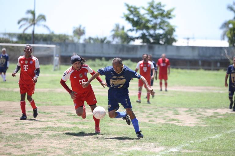 Oldies Yakama levanta la Copa de Liga Veteranos Platino