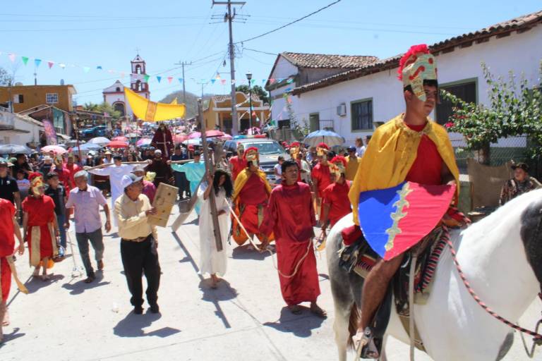 Se preparan en Matatán para realizar tradicional Viacrucis