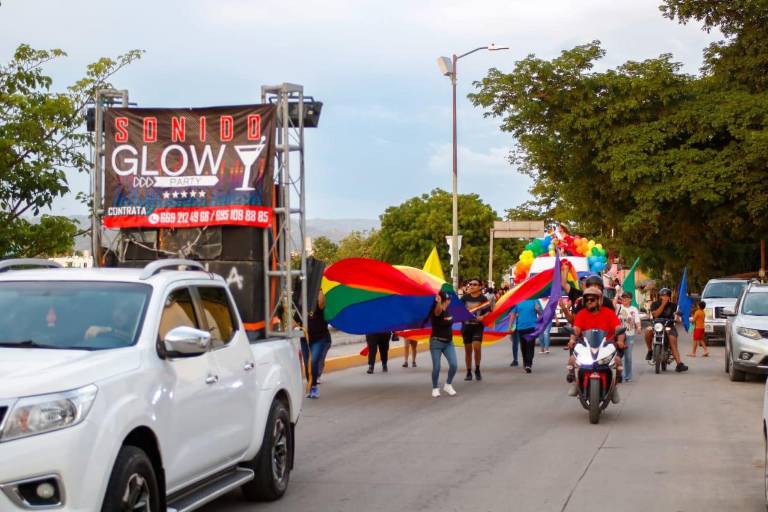 Celebran en Escuinapa la diversidad con marcha del Orgullo LGBT+