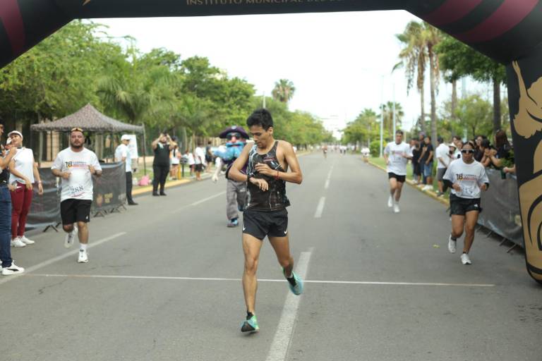 Labrador y Medina imponen categoría en Carrera Nacional por la Salud, en Mazatlán