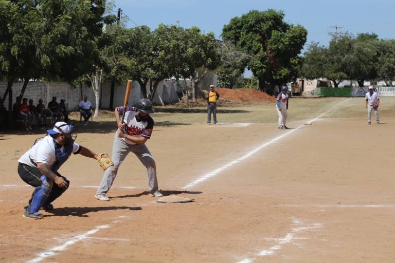 Phillips Mazatlán se impone en duelo de batazos a Nitram