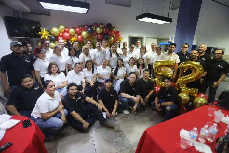 Colaboradores de Datemex Mazatlán festejan 52 años de historia periodística