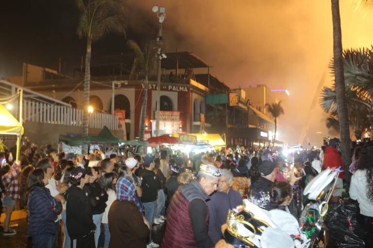 Combate Naval reunió cerca de 95 mil personas en Olas Altas en Mazatlán