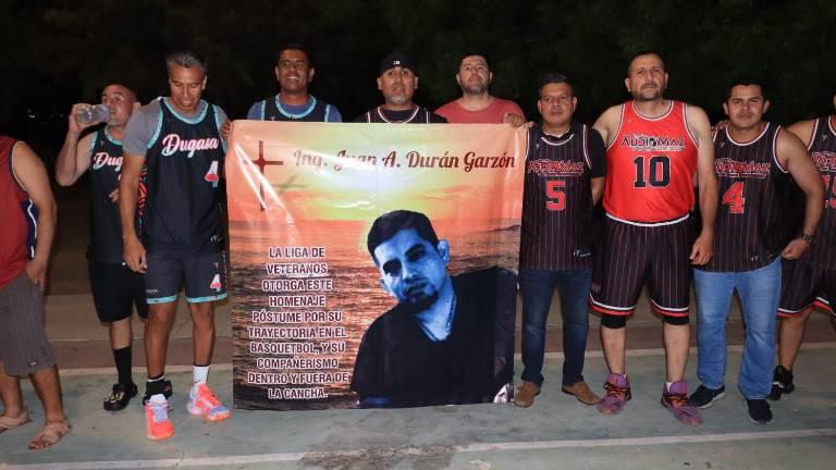 Juan Durán fue el homenajeado por parte de la Liga Veteranos de Baloncesto.