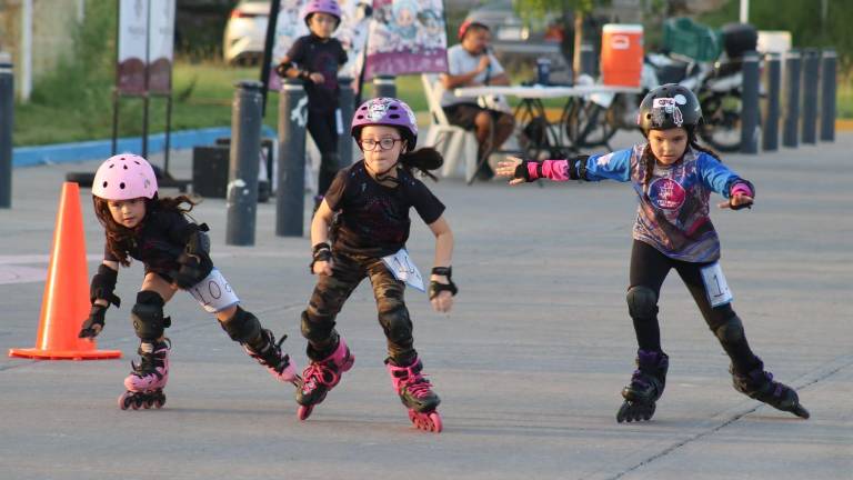 En la jornada participaron 30 patinadores.