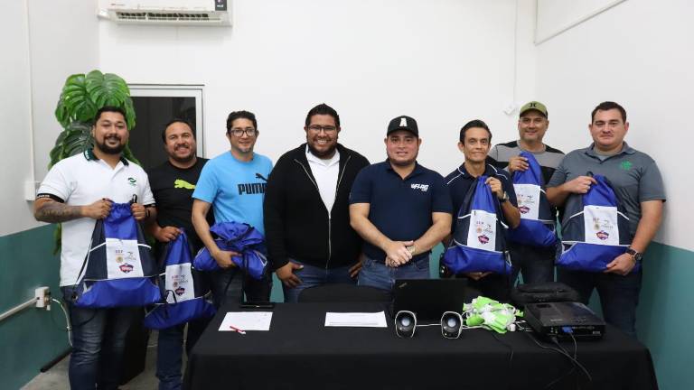 Los maestros de Educación Física reciben capacitación.
